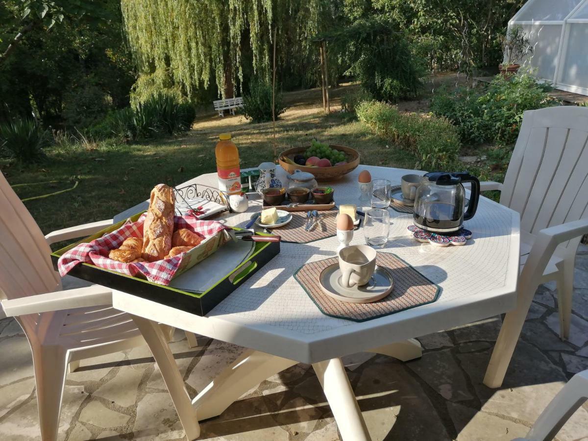 Ferienwohnung Chez Cyril Et VI Saint-Règle Exterior foto
